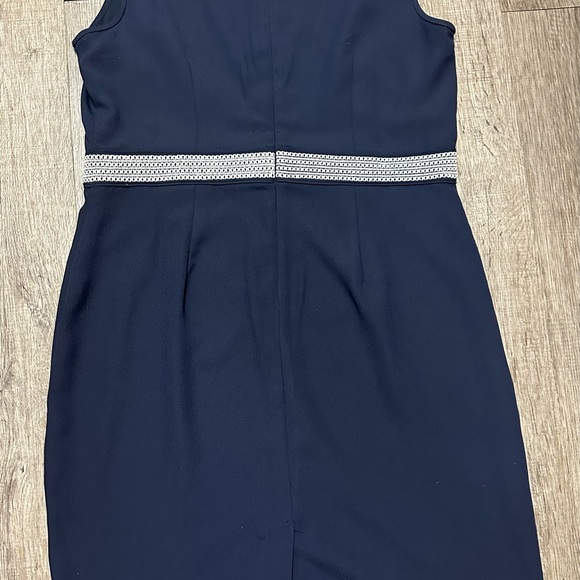 Ann Taylor Embroidered Sheath Dress Sleeveless Boat Neck Career Women's 12 - Picture 2 of 5